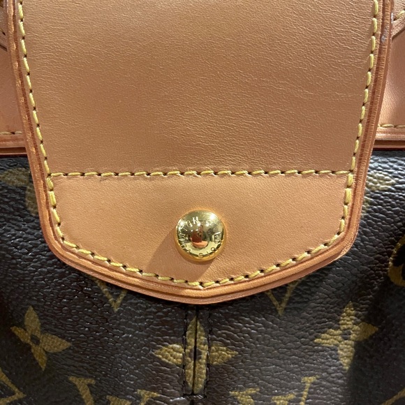 Louis Vuitton Purse - Picture 4 of 16